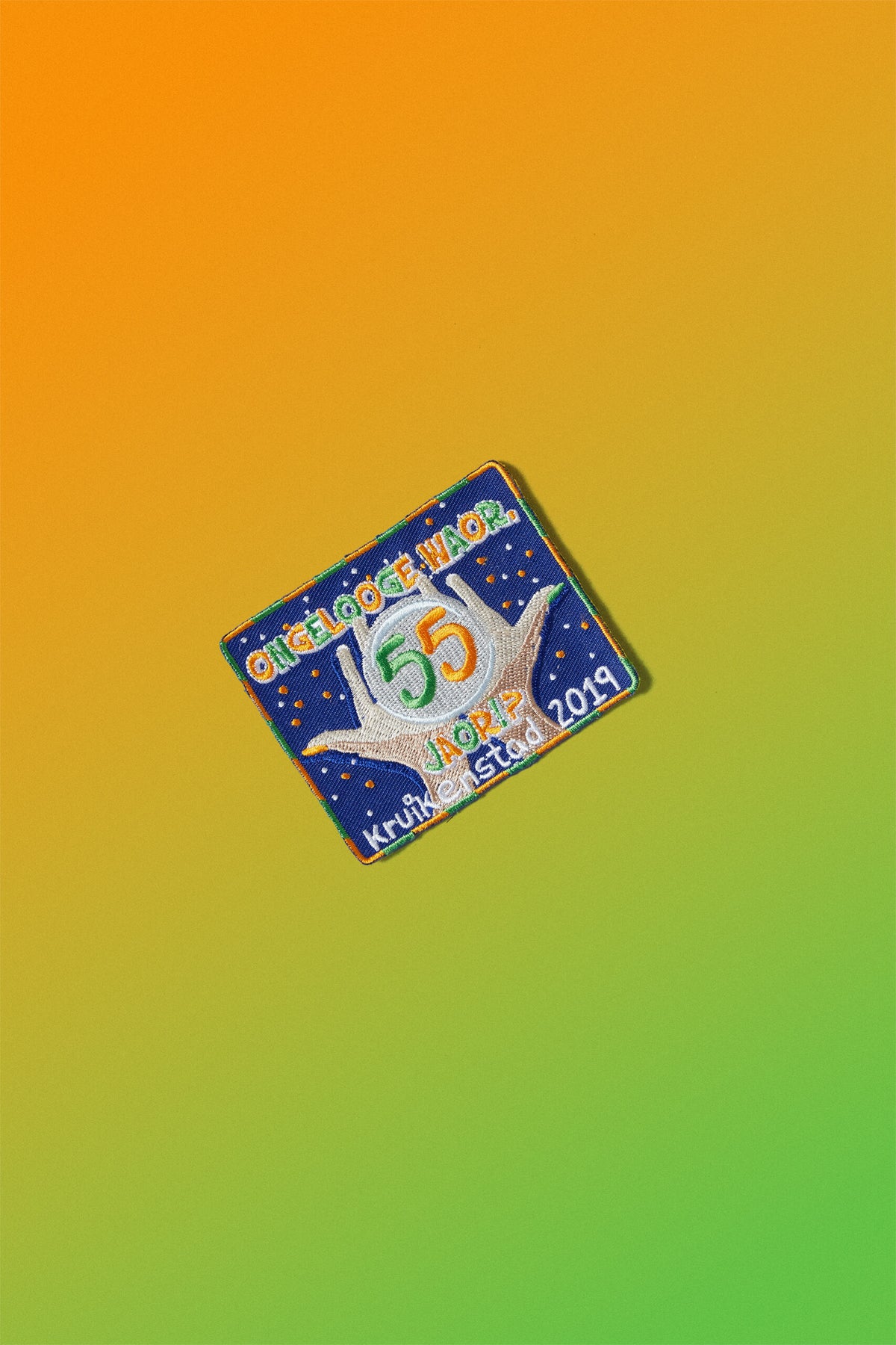 Het Officiële Groen-Oranje Jaarmotto-embleem ’18-’19